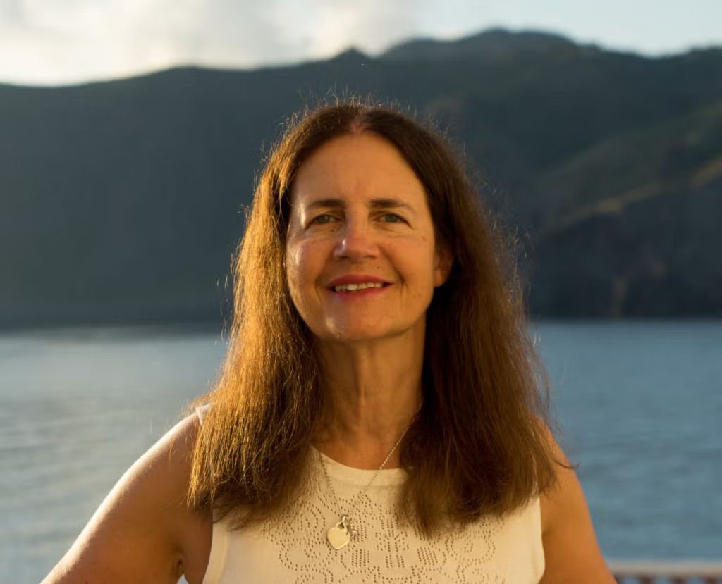 Dr Diana Owen