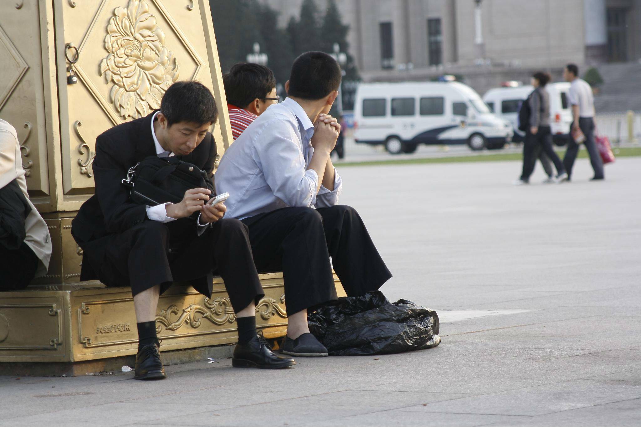 Chinese consumers suffer from money worries