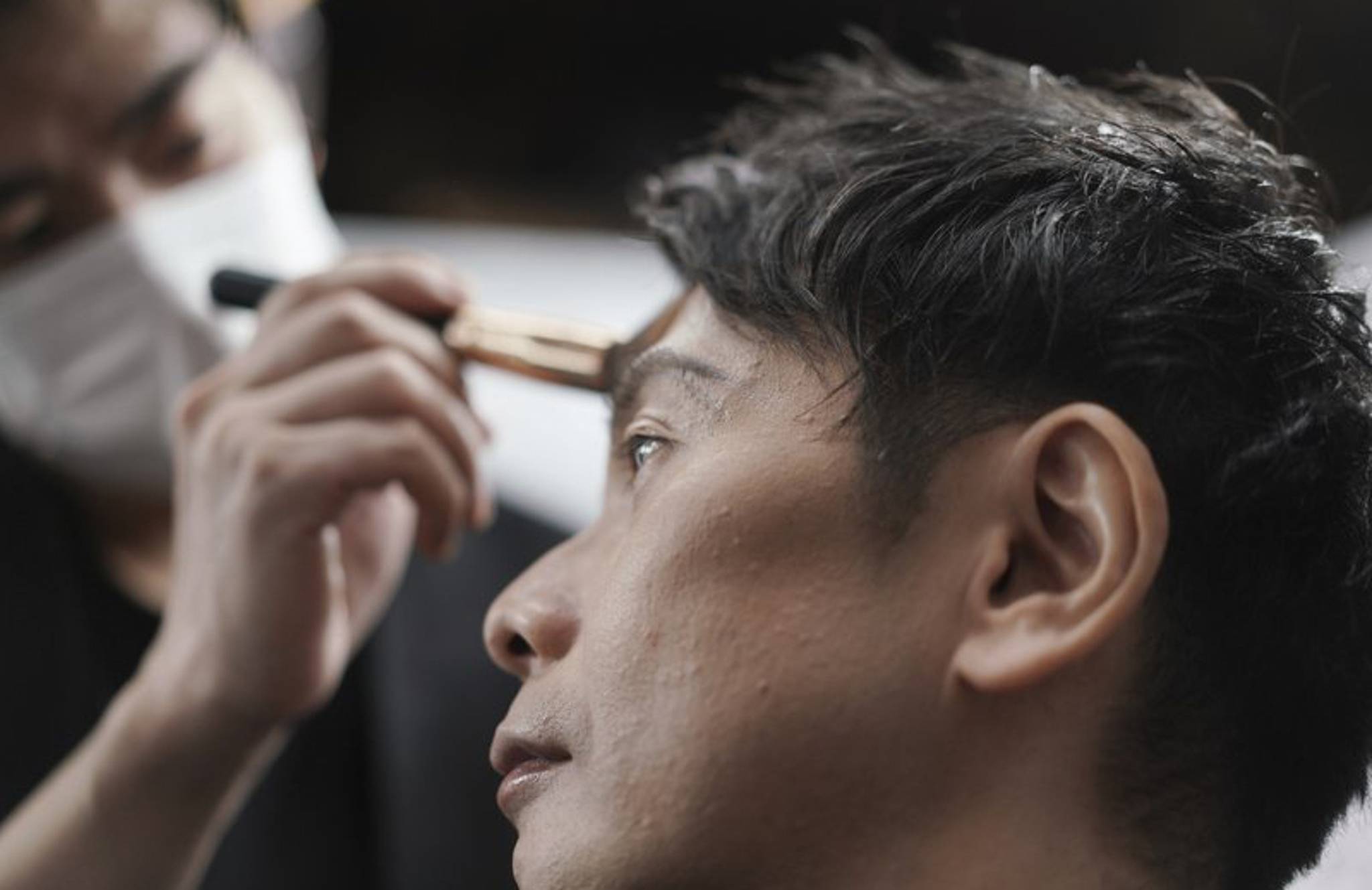 Japanese men are donning make-up to lift self-esteem