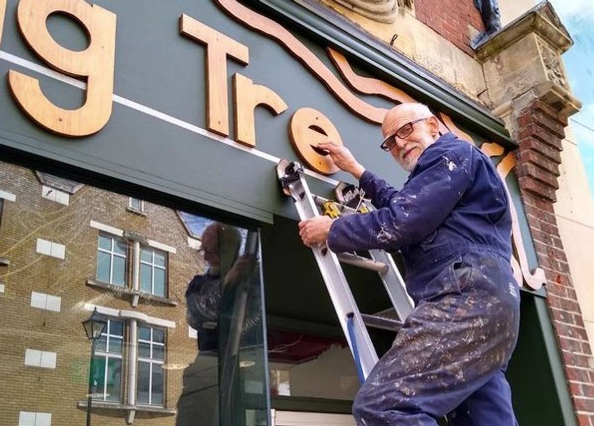 Vacant shops get repurposed for climate activism