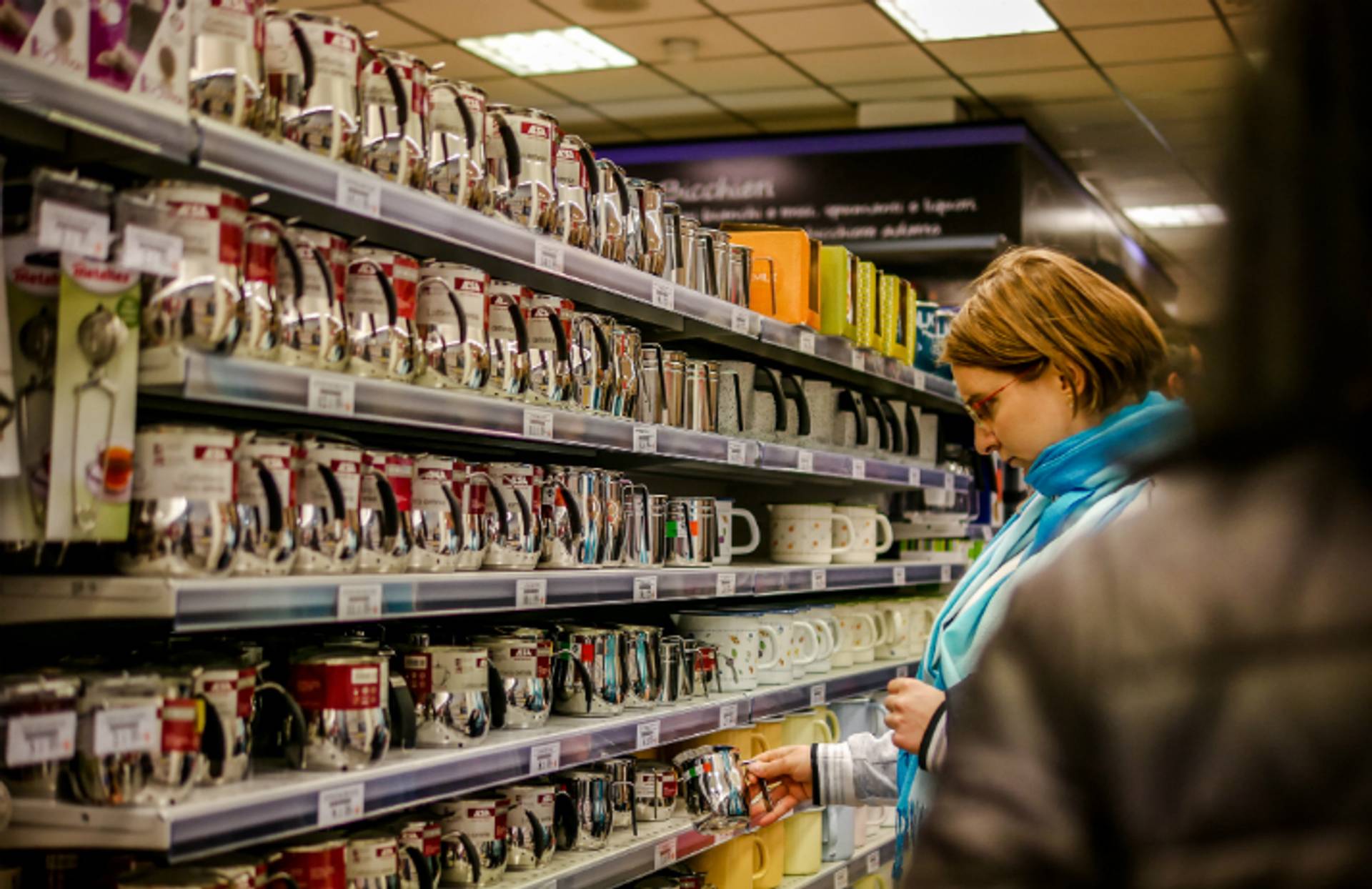 Good customer service keeps Italians shopping local