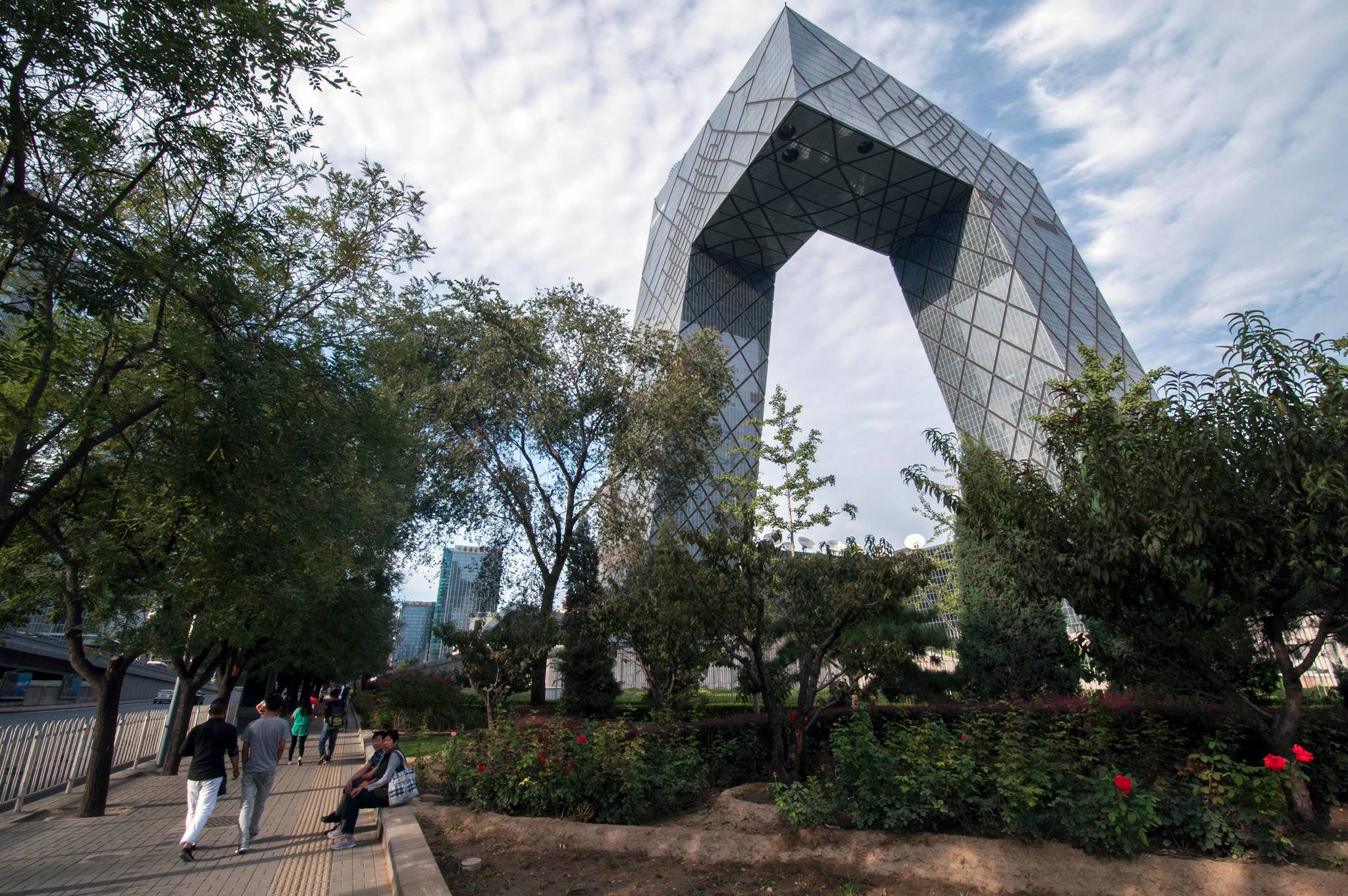China puts a cap on its crazy architecture