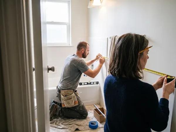 Where to Put Grab Bars, What They Cost in Canada, and Who Helps Pay