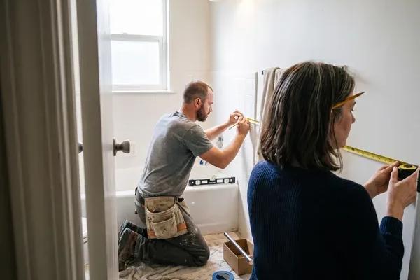 Where to Put Grab Bars, What They Cost in Canada, and Who Helps Pay