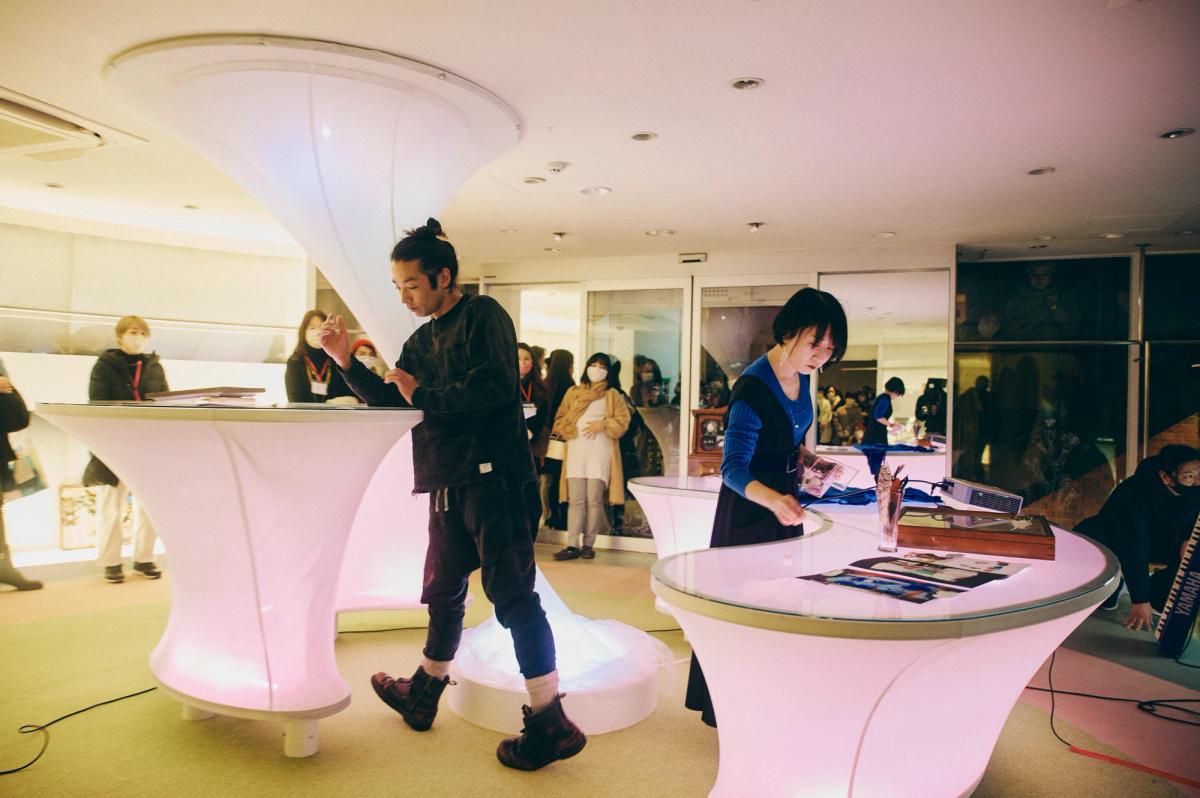 その風の色は gallery 18