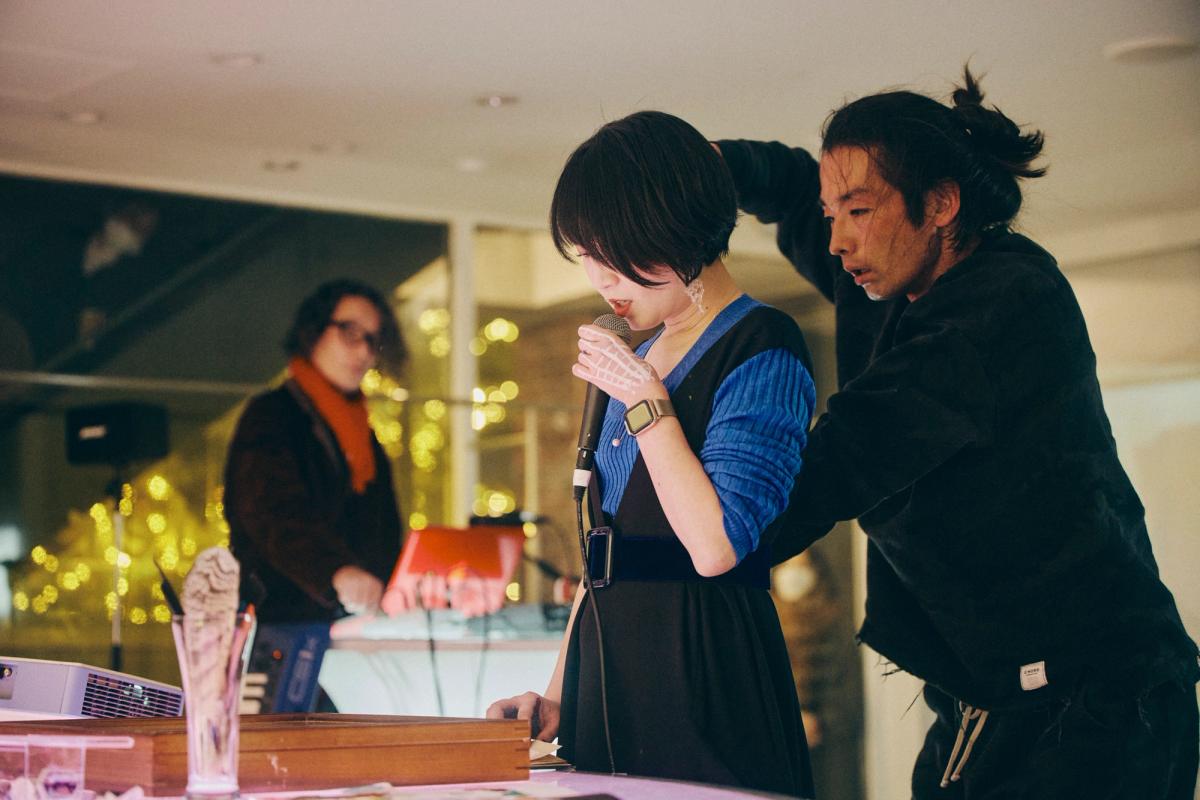 その風の色は gallery 27