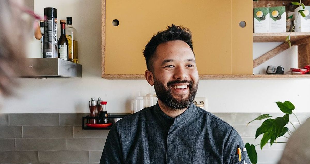 Kai Yasuda van Sushi van Kai in zijn thuiskeuken