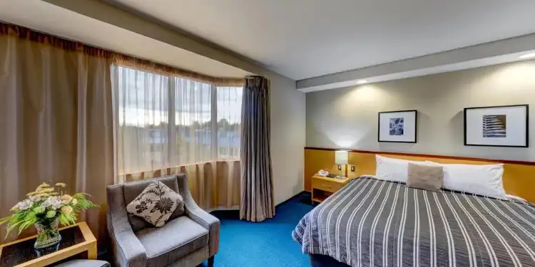 Distinction Luxmore Hotel bedroom