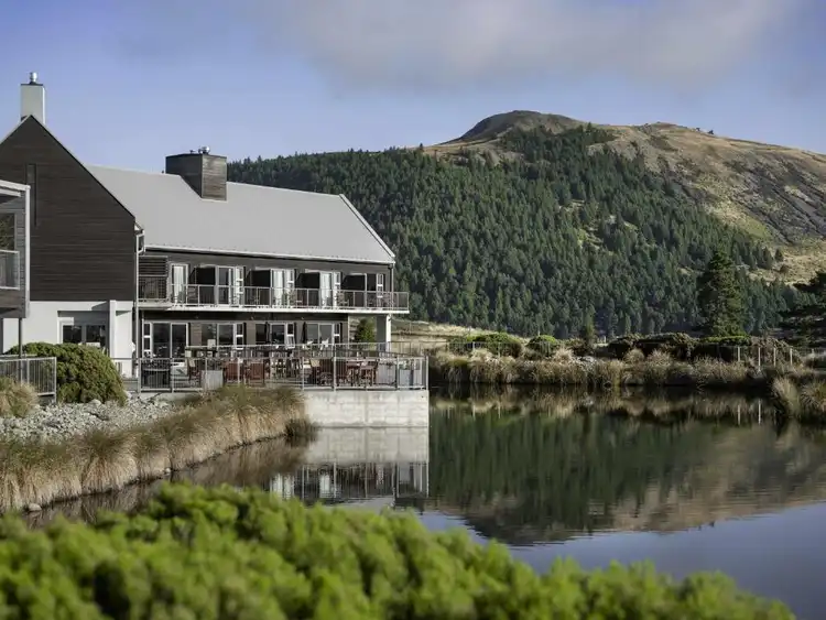 Exterior of Peppers Bluewater Hotel in Tekapo