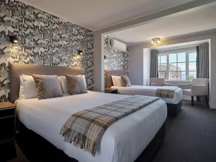 Suncourt Hotel double bed room