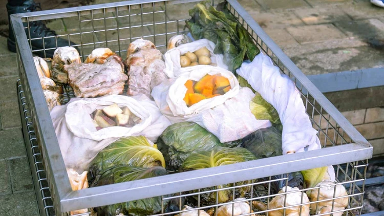 Steamed food in a hangi