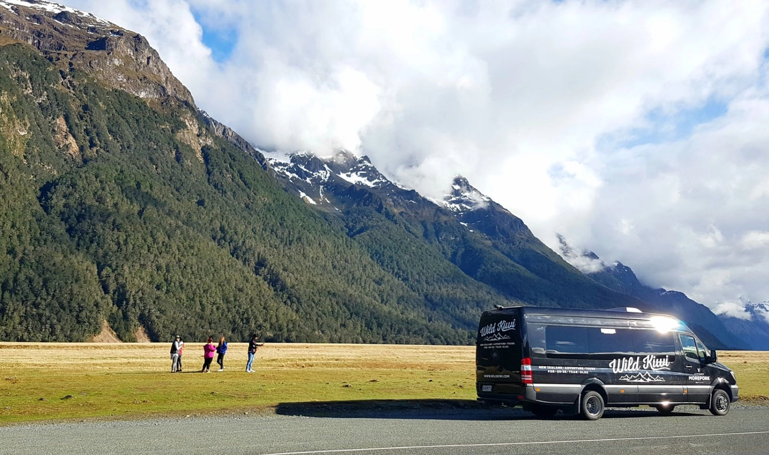 Wild Kiwi bus and small group tour in New Zealand