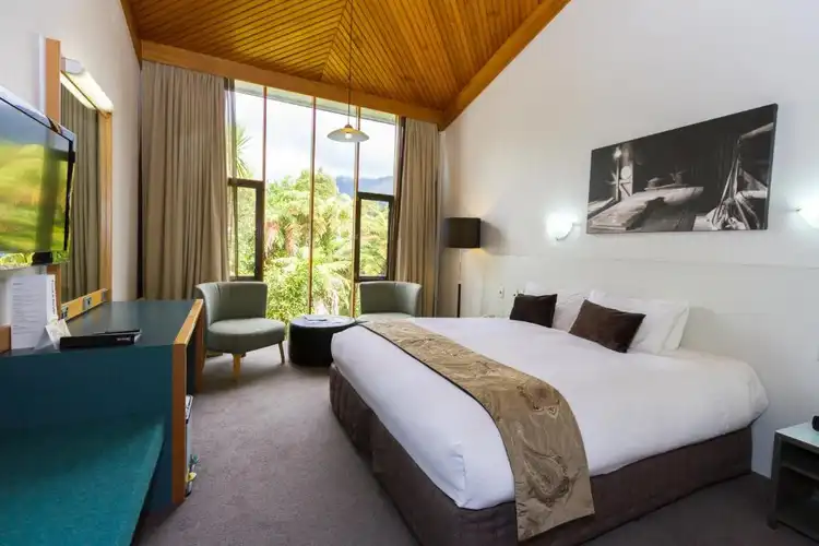 Scenic Hotel bedroom