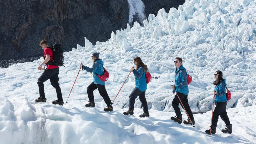 Group hiking Franz Josef Glacier