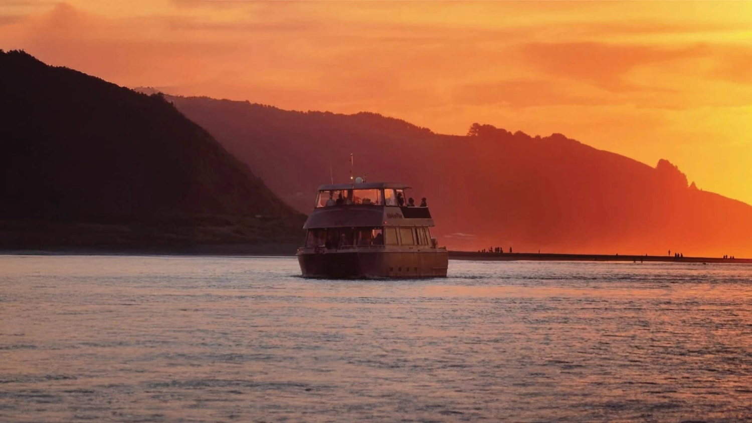 Raglan sunset cruise boat on the water