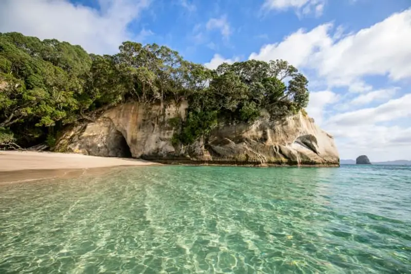 Picture of Cathedral Cove in New Zealand