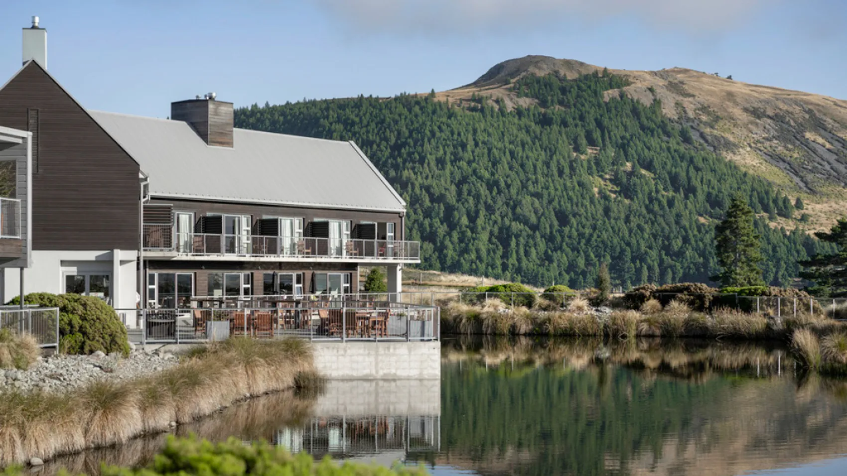 Exterior of Peppers Bluewater Hotel in Tekapo