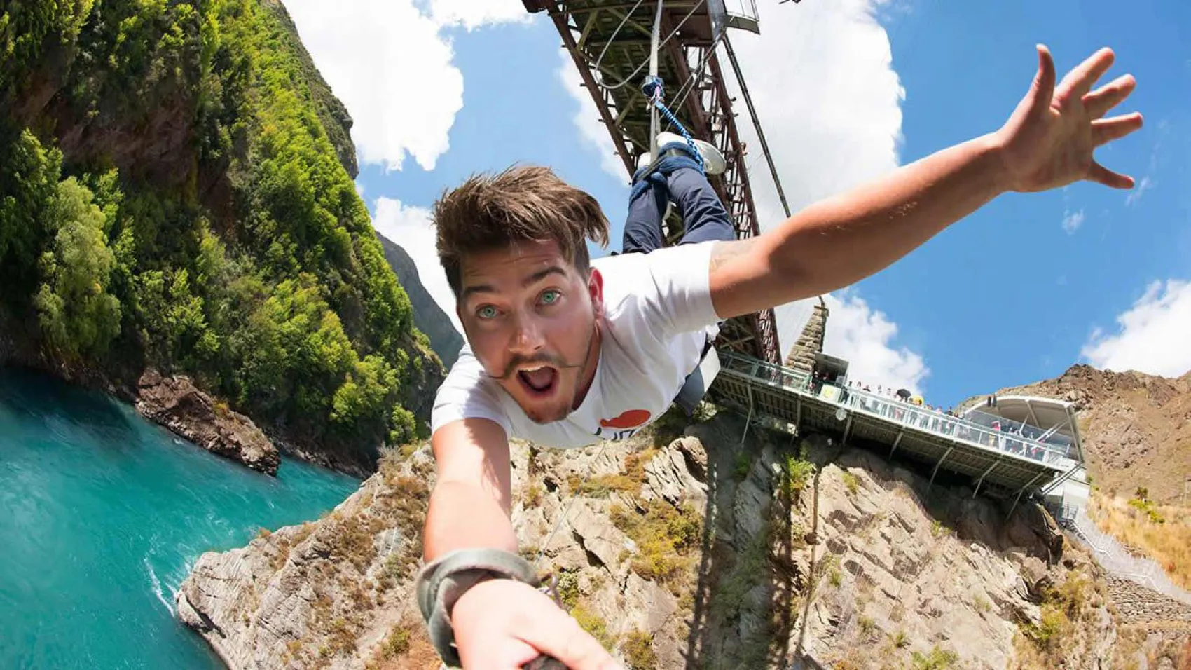 Man jumps of a bridge doing a bungy jump