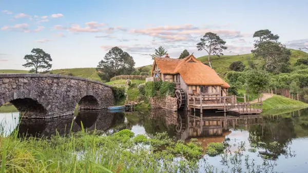 Hobbiton Movie Set