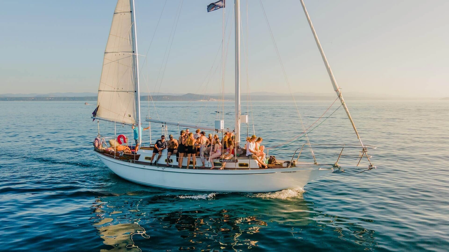 Photo of a sustainable sailing tour on Lake Taupo New Zealand on a flashpacking tour with Wild Kiwi.