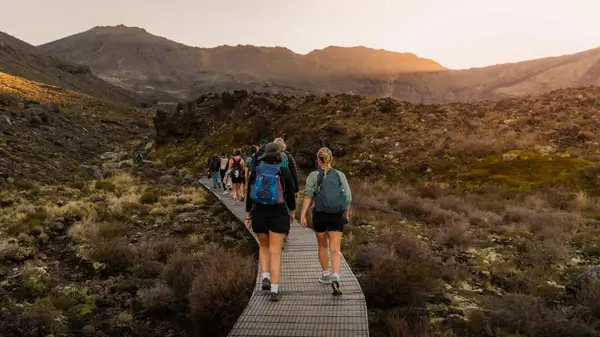 People hiking the Tongariro Crossing