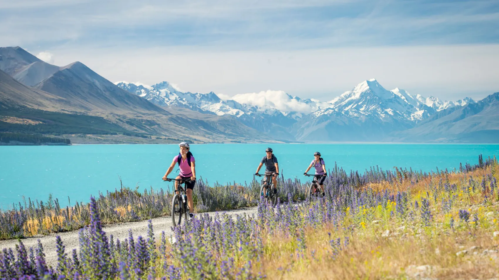 Group of people cycling next to Lake Pukaki in New Zealand