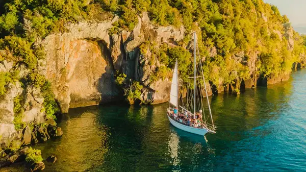 Yacht in front of Māori carvings on Lake Taupo