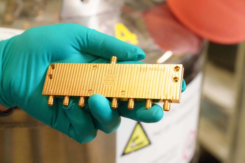 Picture of an Apollo RF cryoswitch.