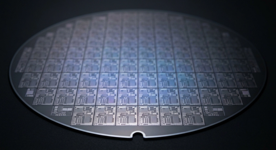 Macro picture of cryogenic CMOS ICs patterned on a silicon wafer.