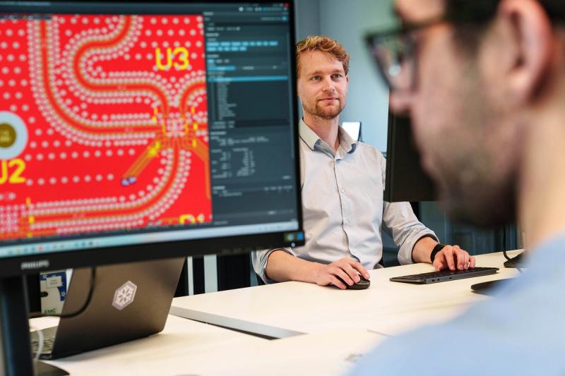 Cryogenic readout electronics being designed on a screen.
