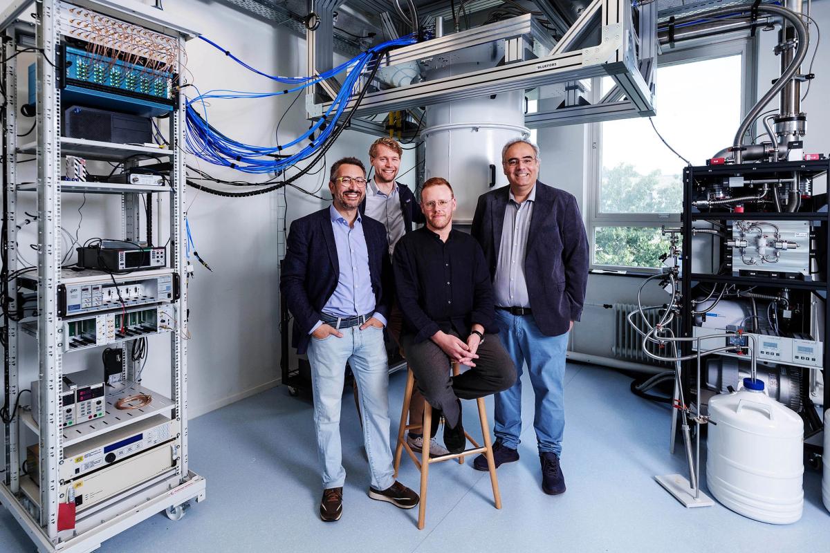 Photograph of the FrostByte team in the lab