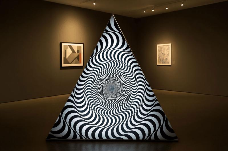 Self-standing Lightboxes