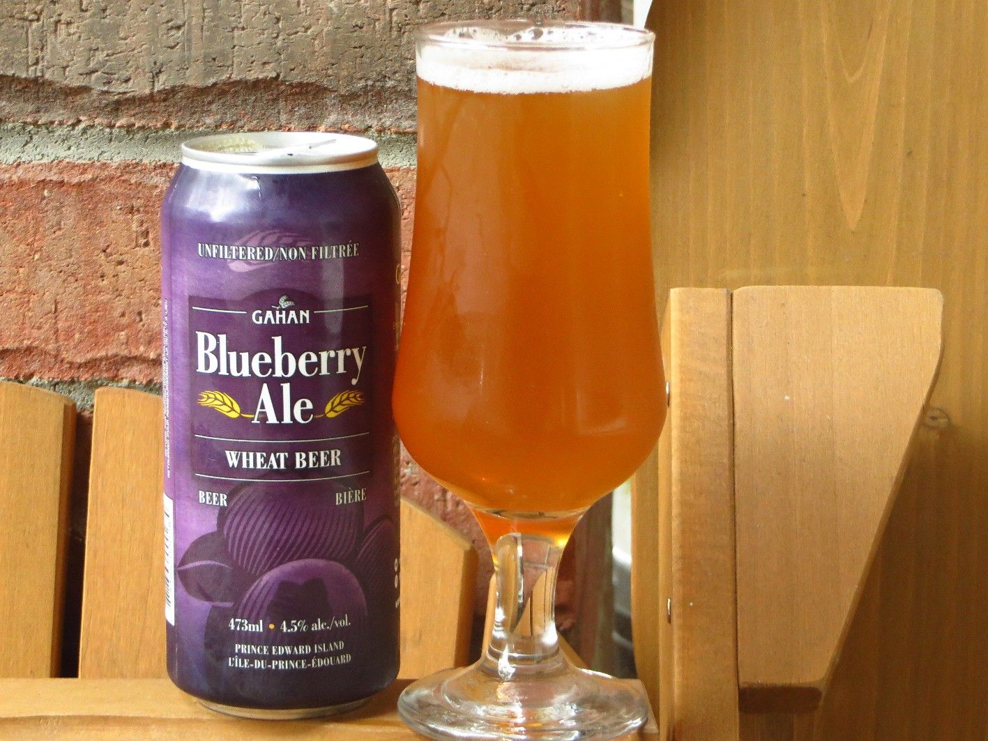 A fresh pour of Gahan Blueberry Ale