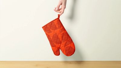 Bite patterned oven mitt