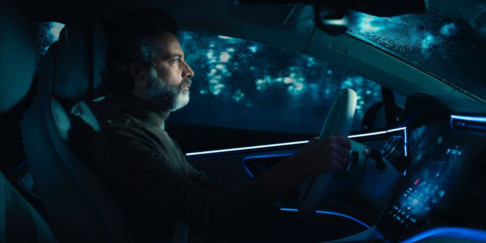 Mercedes-Benz EQS in dynamischer Seitenperspektive Portrait, modernes Auto-Design, fotografiert von Karl Scholten