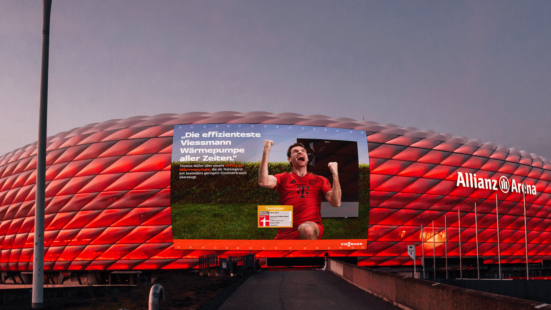 verschiedene Fotos von Thomas Müller vom FC Bayern München als Foto Kampagne Allianz Arena