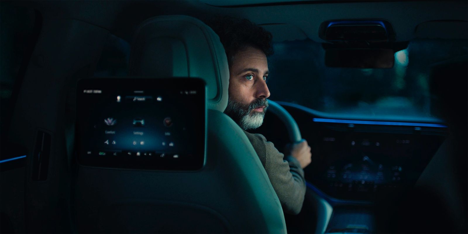 Mercedes-Benz EQS in dynamischer Seitenperspektive Portrait, modernes Auto-Design, fotografiert von Karl Scholten