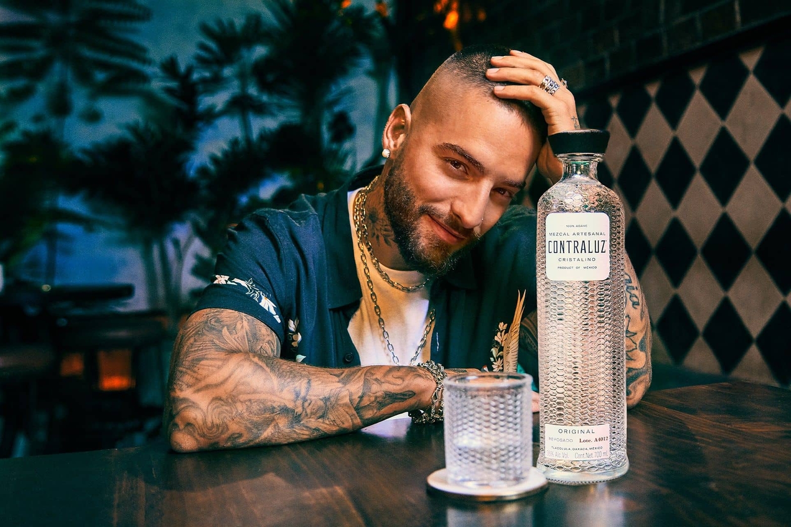 contraluz mezcal maluma