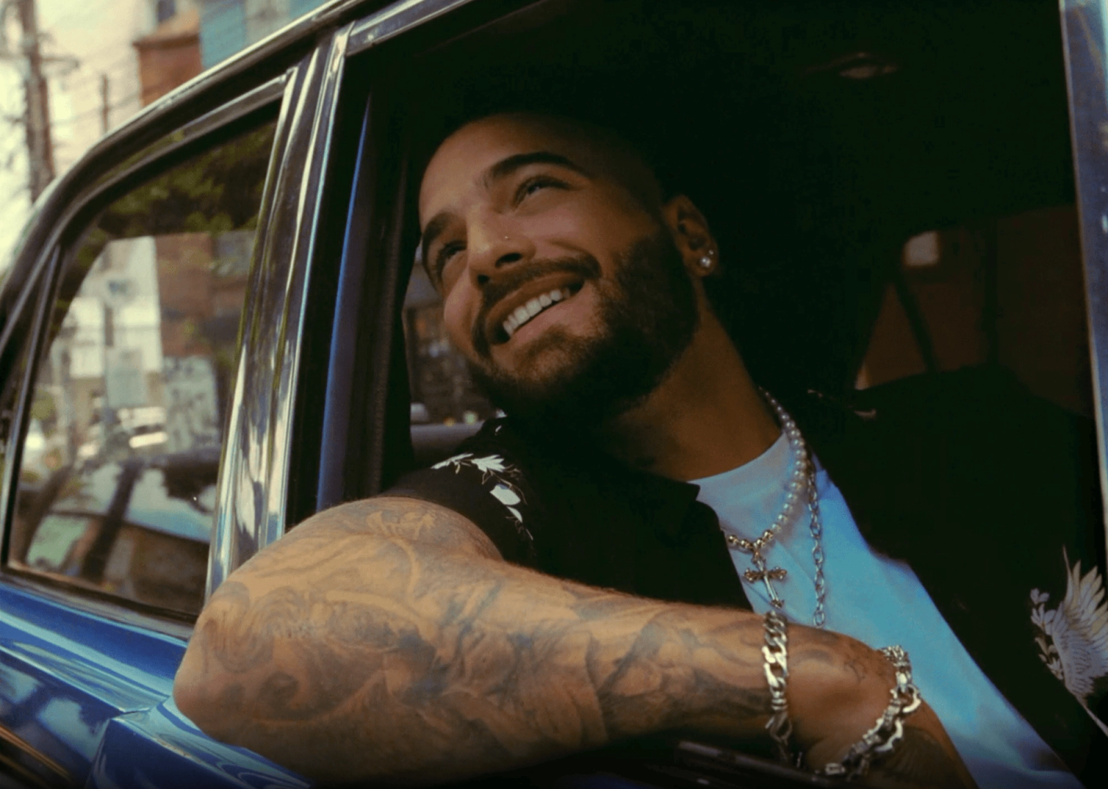 contraluz mezcal maluma