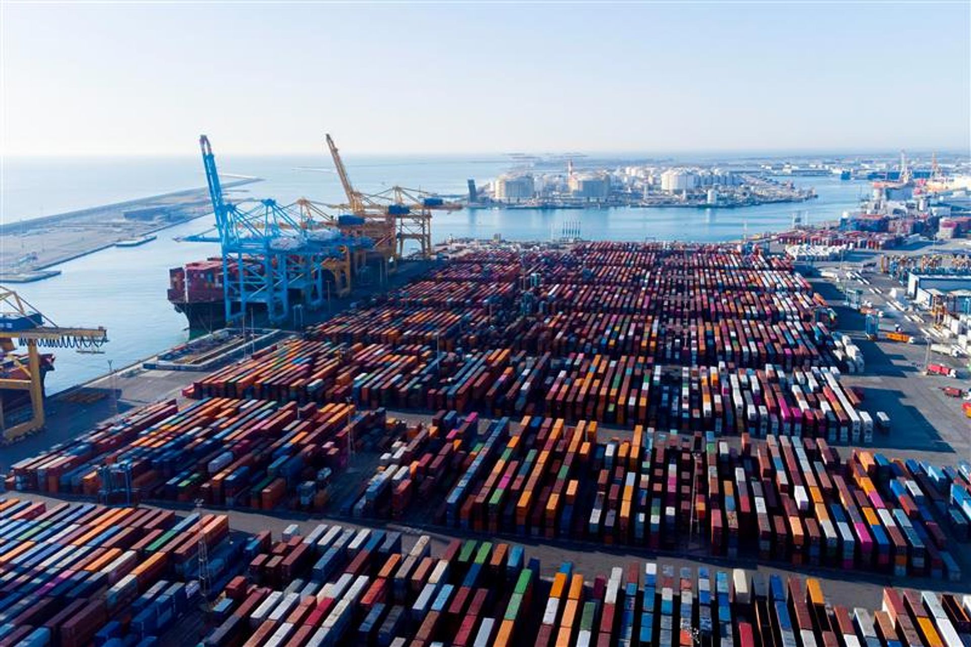 Why Multiregional Manufacturing Is Essential for Meeting Modern Consumer Demands