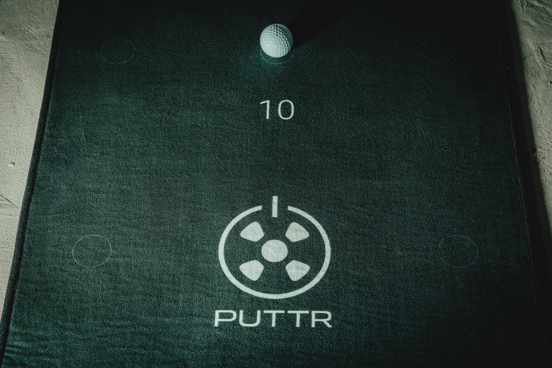 PUTTR Smart Putting Green - Product Photography