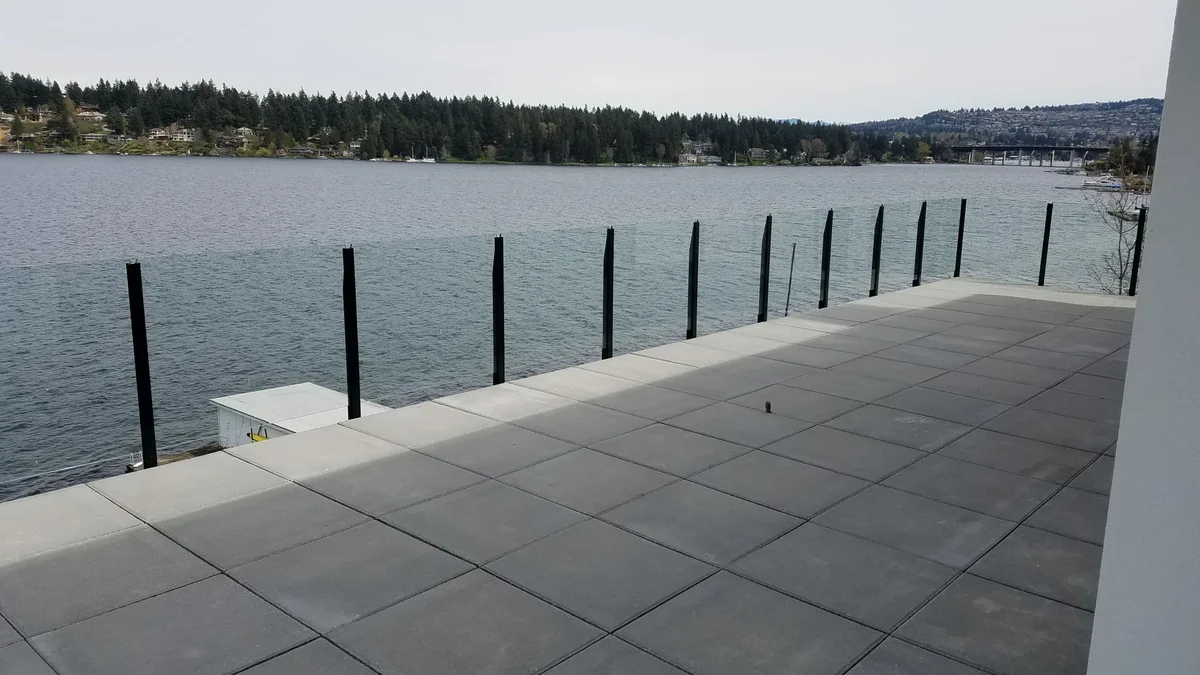 Best Deck Railing: Aluminum, Wood, Vinyl, Glass & Cable Compared