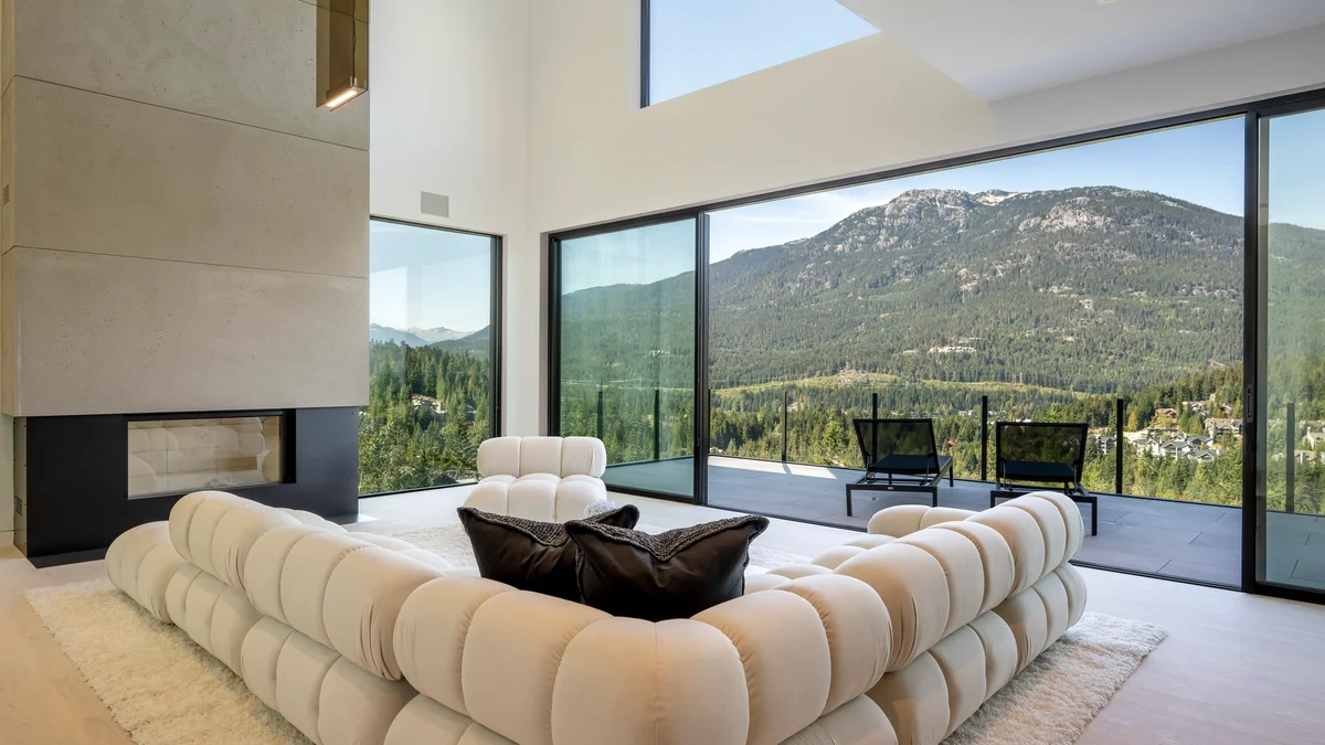 Aluminum Deck Railing Costs: Pricing by System Type in 2026
