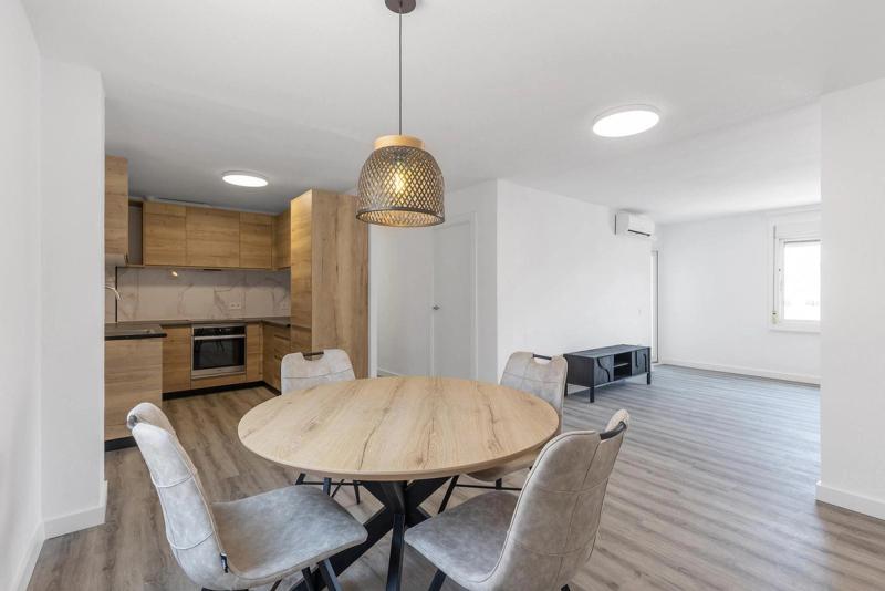 Volledig gerenoveerd appartement van 105 m² in het hart van Benijófar – Instapklaar!
