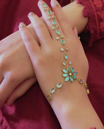 Royal Hand Chain Kundan Mehndi Sticker / Self Adhesive Bridal Hand Jewellery / Wedding and Festive Hand Accessory