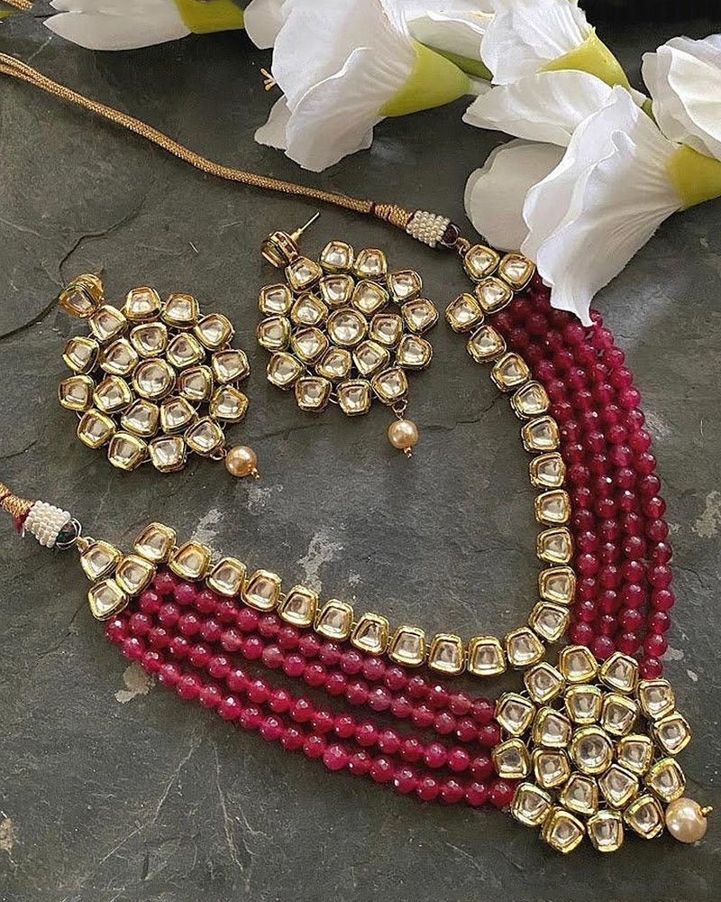 Necklace and choker sets