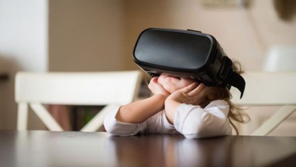 Enfant avec un casque VR