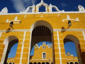 Izamal Mexico Kids - klooster