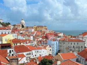 alfama lissabon portugal