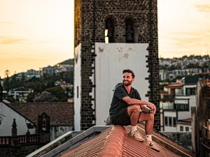 reiziger op het dak Funchal Madeira